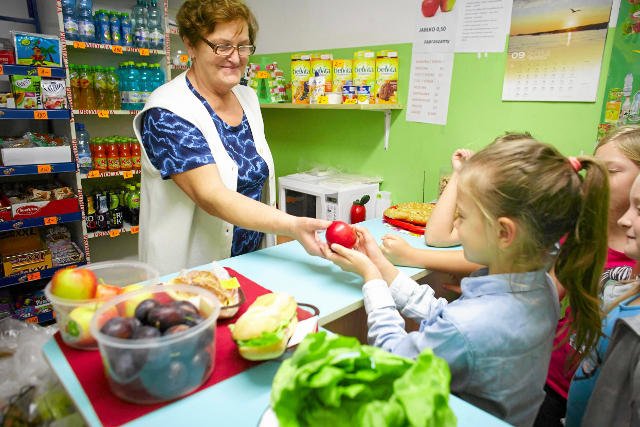 Wkrótce w sklepikach szkolnych można będzie kupować wyłącznie zdrowe produkty. Sejm zdecydował o usunięciu z nich śmieciowego jedzenia