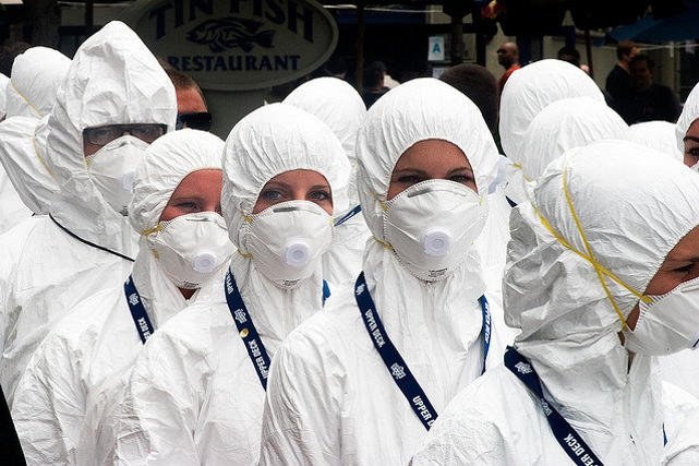 Epidemia wirusa ebola, podobnie jak i inne epidemie, kiedyś wygaśnie. Ale najprawdopodobniej za kilka lat znów wróci
