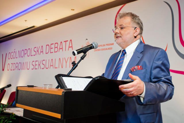 Zbigniew Izdebski jest pedagogiem i seksuologiem.