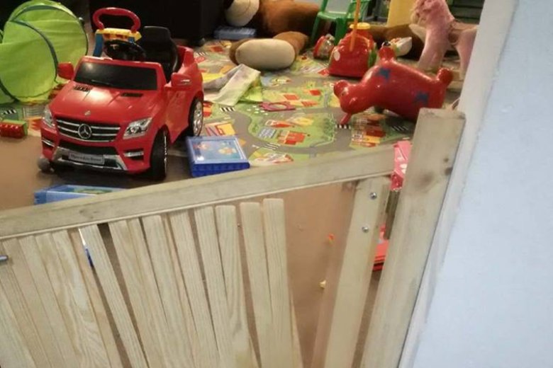 Zdemolowany pokój zabaw w pizzerii w Bielsku-Białej.