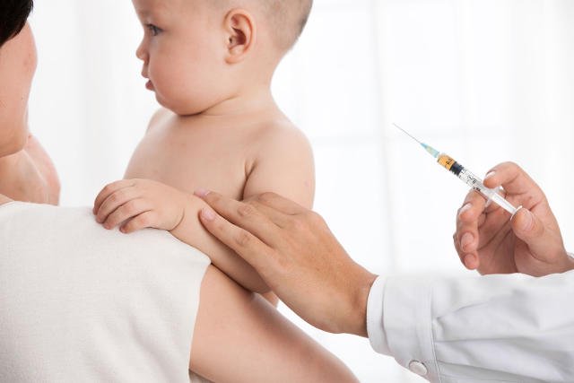 Choroby zakaźne są szczególnie niebezpieczne dla bardzo małych dzieci. Dlatego lekarze zalecają szczepienie niemowląt