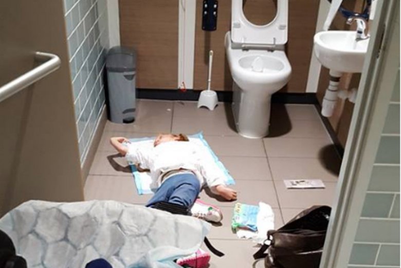 Sklepy nie są przystosowane do potrzeb niepełnosprawnych pacjentów.