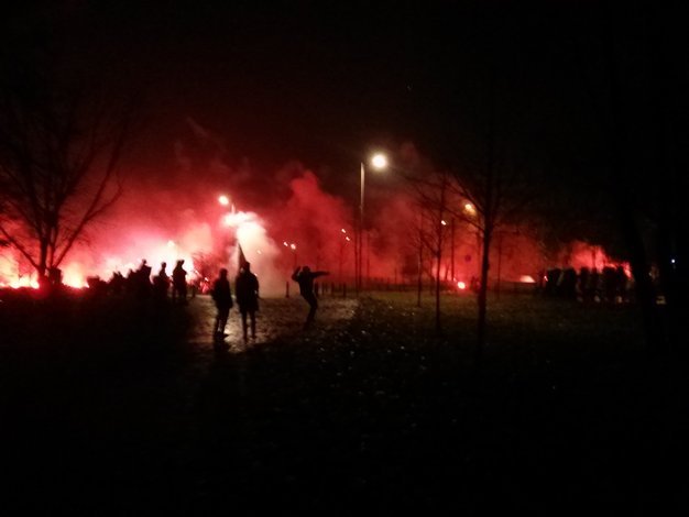 Jak się bawić, to się bawić! Obchody Święta Niepodległości doczekały się wielu skrajnych interpretacji. Regularna bitwa pod Stadionem Narodowym.