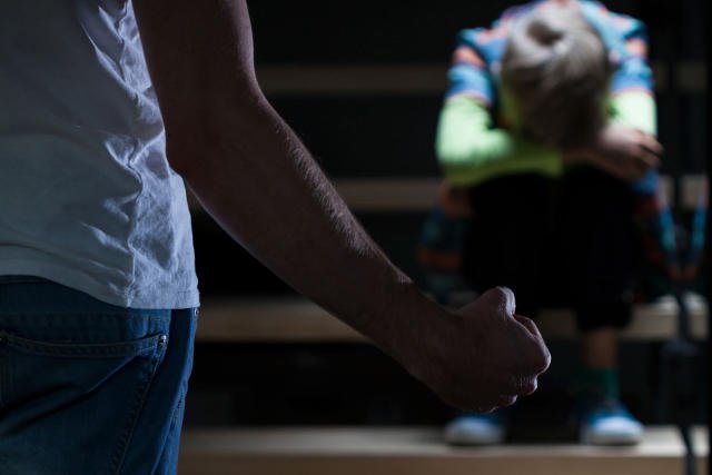 Co trzeci Polak akceptuje bicie, bo uważa, że to skuteczna metoda wychowawcza