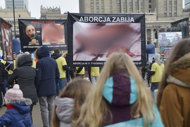 Pro-liferzy z premedytacją wykorzystali moment i miejsce – na finałach WOŚP zawsze jest sporo rodzin z małymi dziećmi.