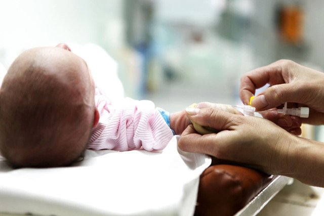 Największą zmianą jest wprowadzanie obowiązkowych i bezpłatnych szczepień przeciw pneumokokom.
