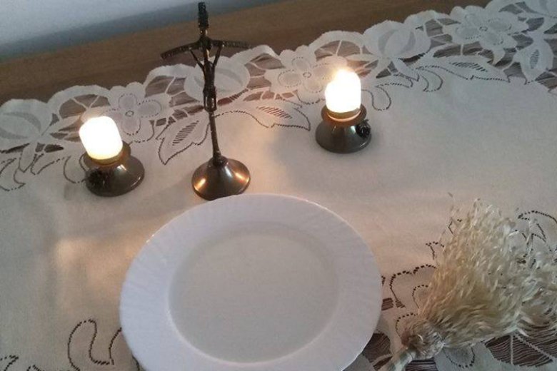 Antyszczepionkowcy starają się zwerbować w swoje szeregi księży.