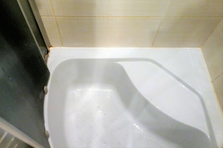 Jak pozbyć się kamienia, osadu i pleśni z kabiny prysznicowej?