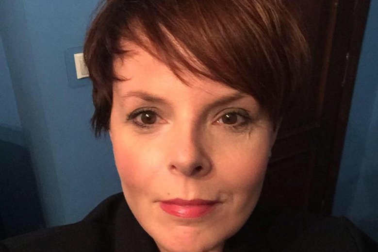 Karolina Korwin-Piotrowska stanęła murem za byłą żoną Piotra Mohameda, znanego muzyka, który, jak sam się przyznał, nie płaci alimentów w takiej wysokości, w jakiej ustalił sąd.