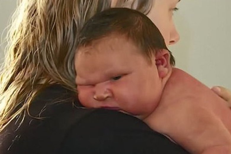 Dziewczynka po urodzeniu ważyła prawie 6 kilogramów!