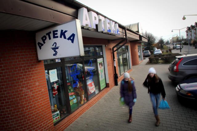 Ministerstwo Zdrowia nie podjęło jeszcze decyzji, od kiedy polskie apteki będą sprzedawały bez recepty pigułkę awaryjną.