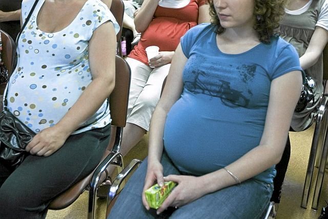 Matki powinny być objęte szczególną ochroną. Niestety to tylko mrzonki