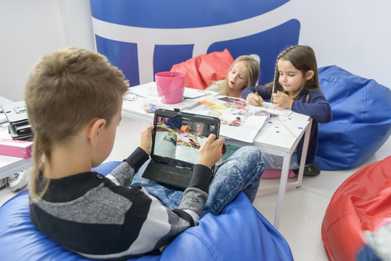 Dzięki aplikacji Brawo Bank AR nauka staje się dla dziecka fascynującą przygodą