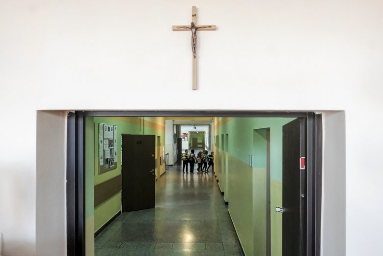 W krakowskim liceum nieletni ateiści muszą przebywać na lekcji religii pod opieką katechety