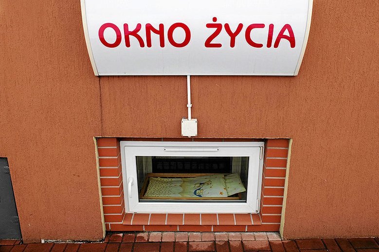 Pozostawiony kilkunastogodzinny chłopiec jest zdrowy.