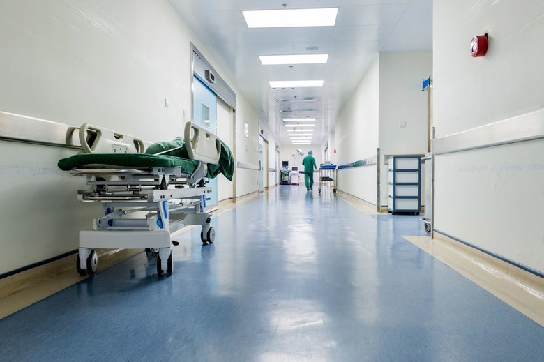 Lekarz urwał dziecku główkę w trakcie porodu. Izba lekarska: nie było błędu