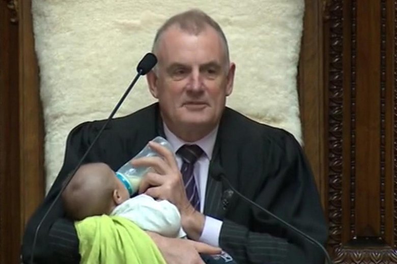 Spiker zaopiekował się dzieckiem jednego z deputowanych w parlamencie